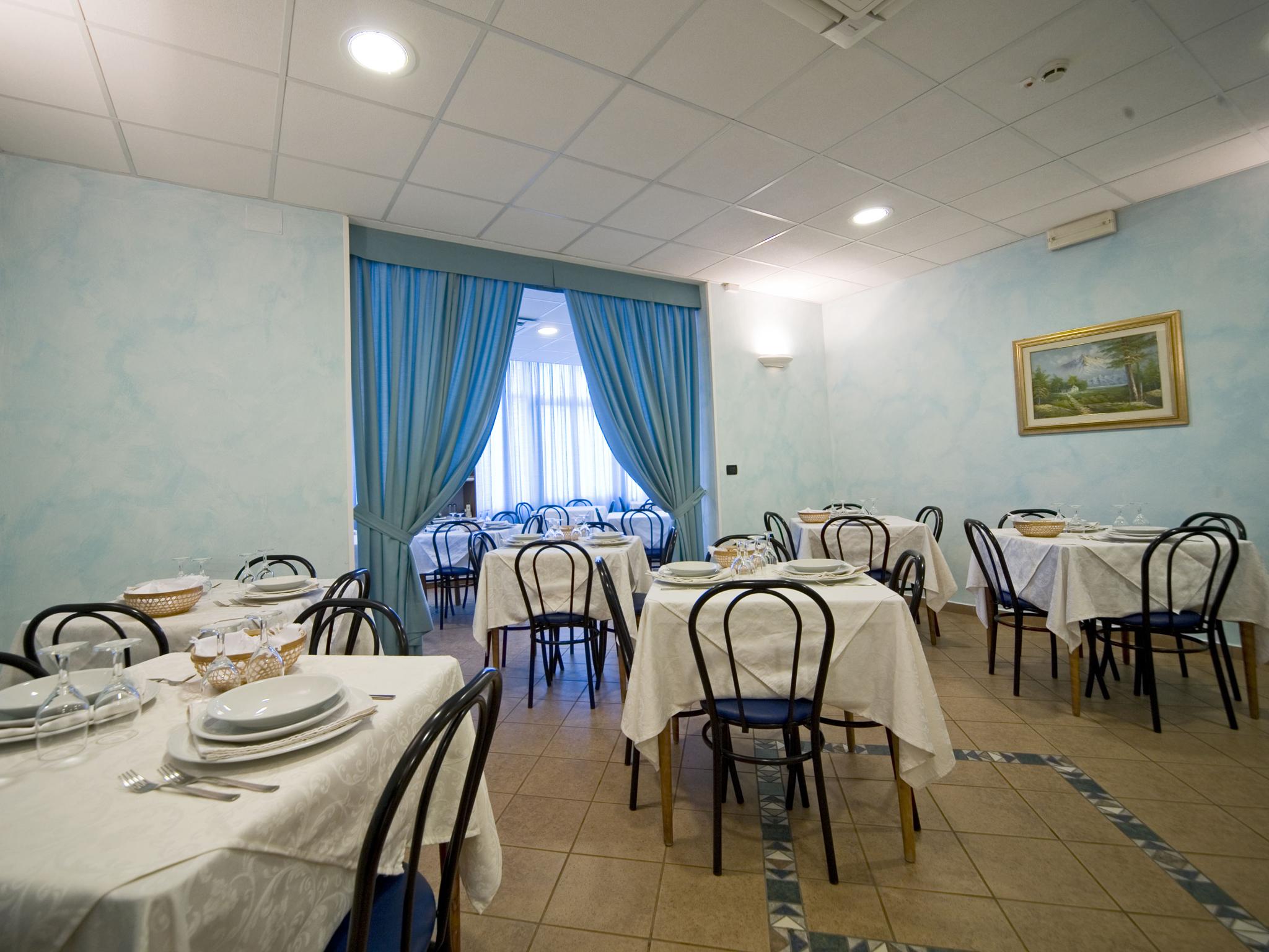 Hotel Savina ريميني المطعم الصورة