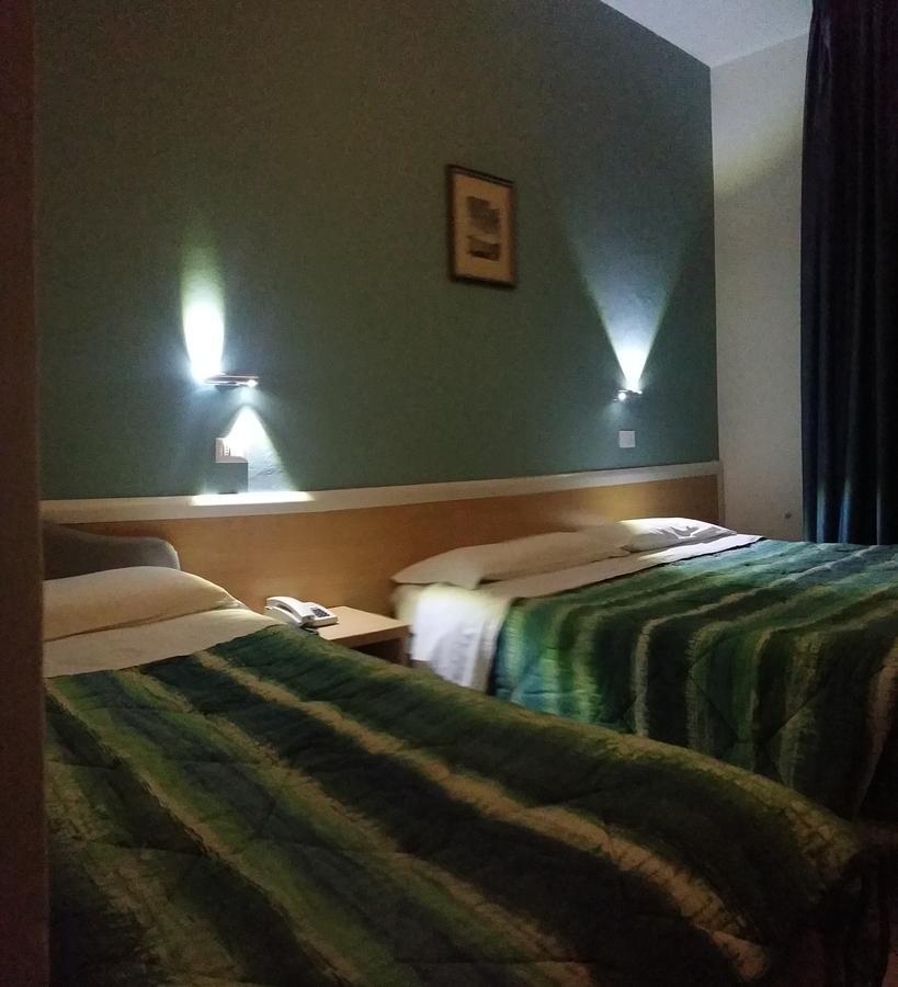 Hotel Savina ريميني المظهر الخارجي الصورة